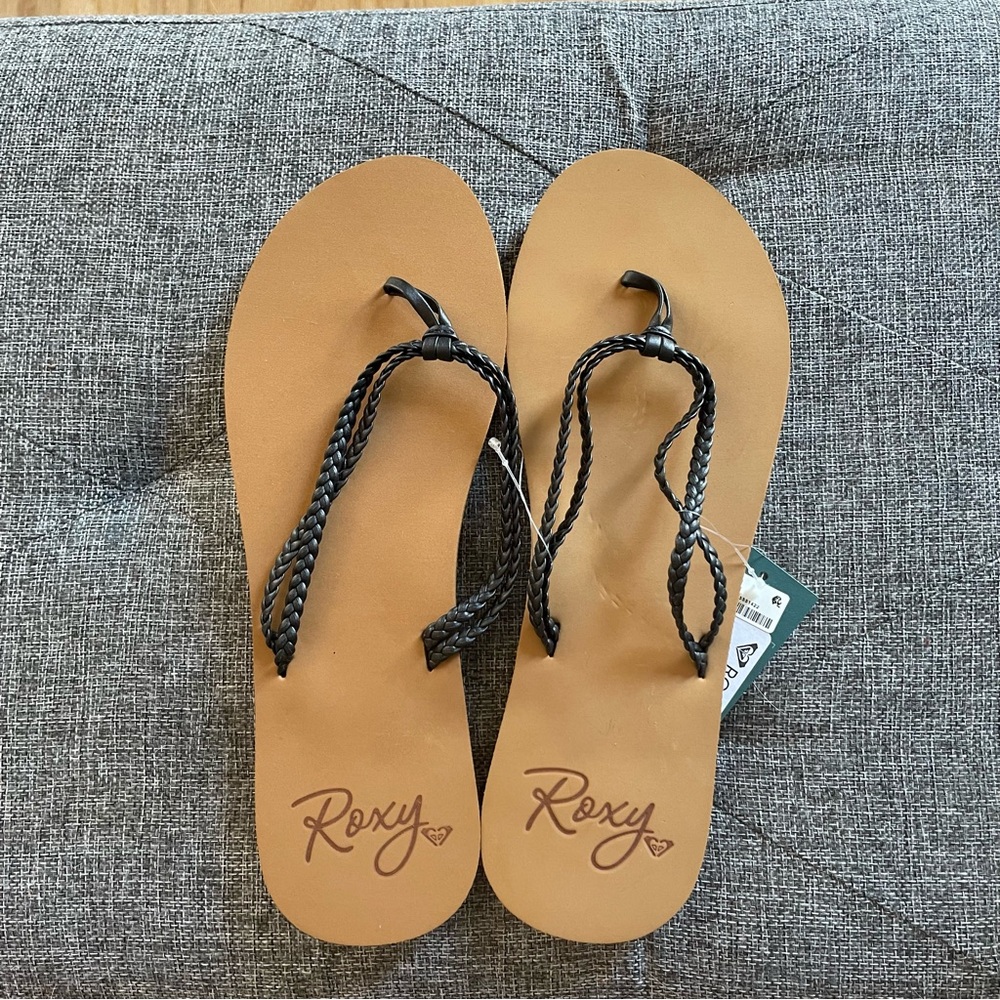Roxy Tan and Black Minimalist Sandals